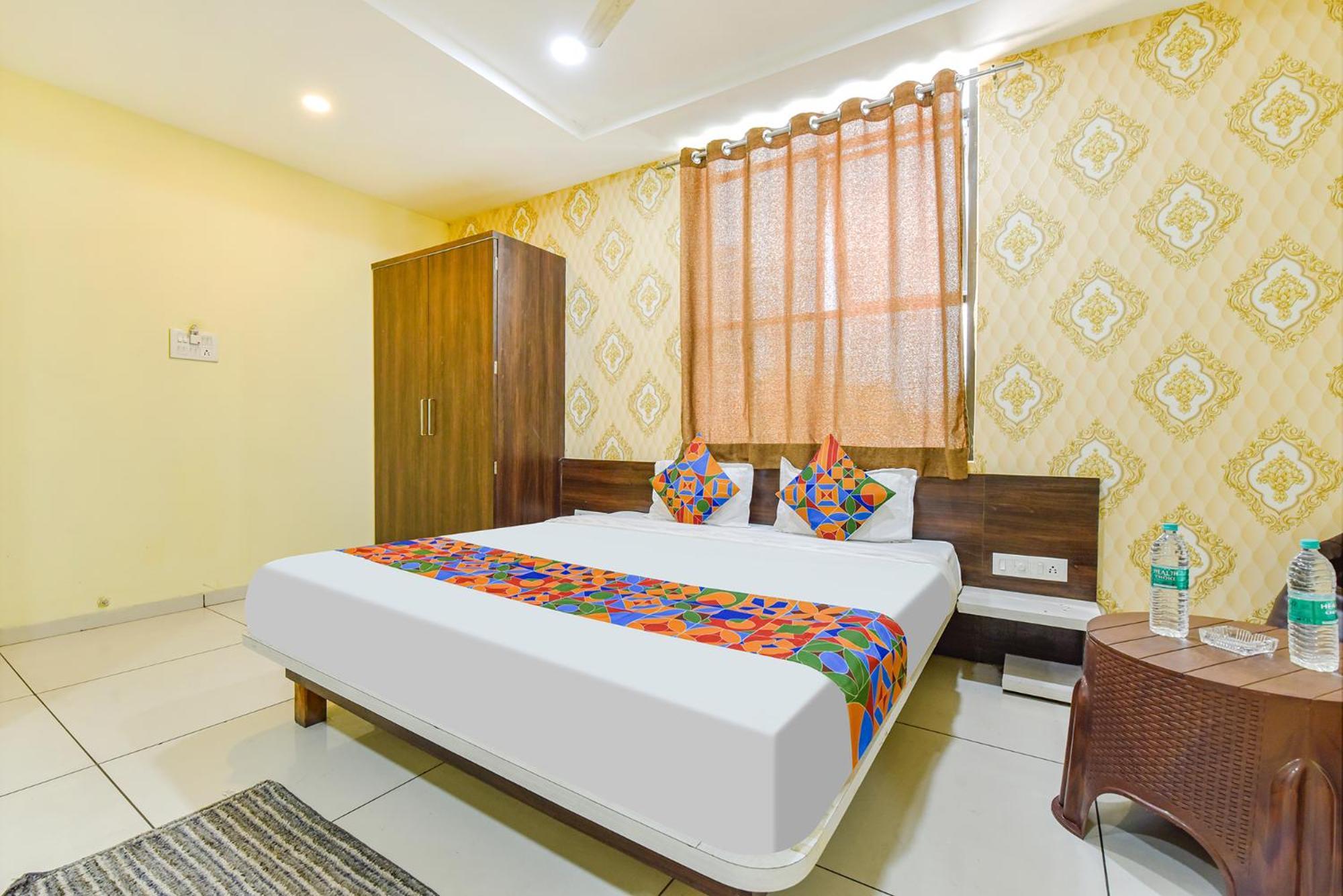 Fabexpress A2 And Restro Hotell Indore Eksteriør bilde