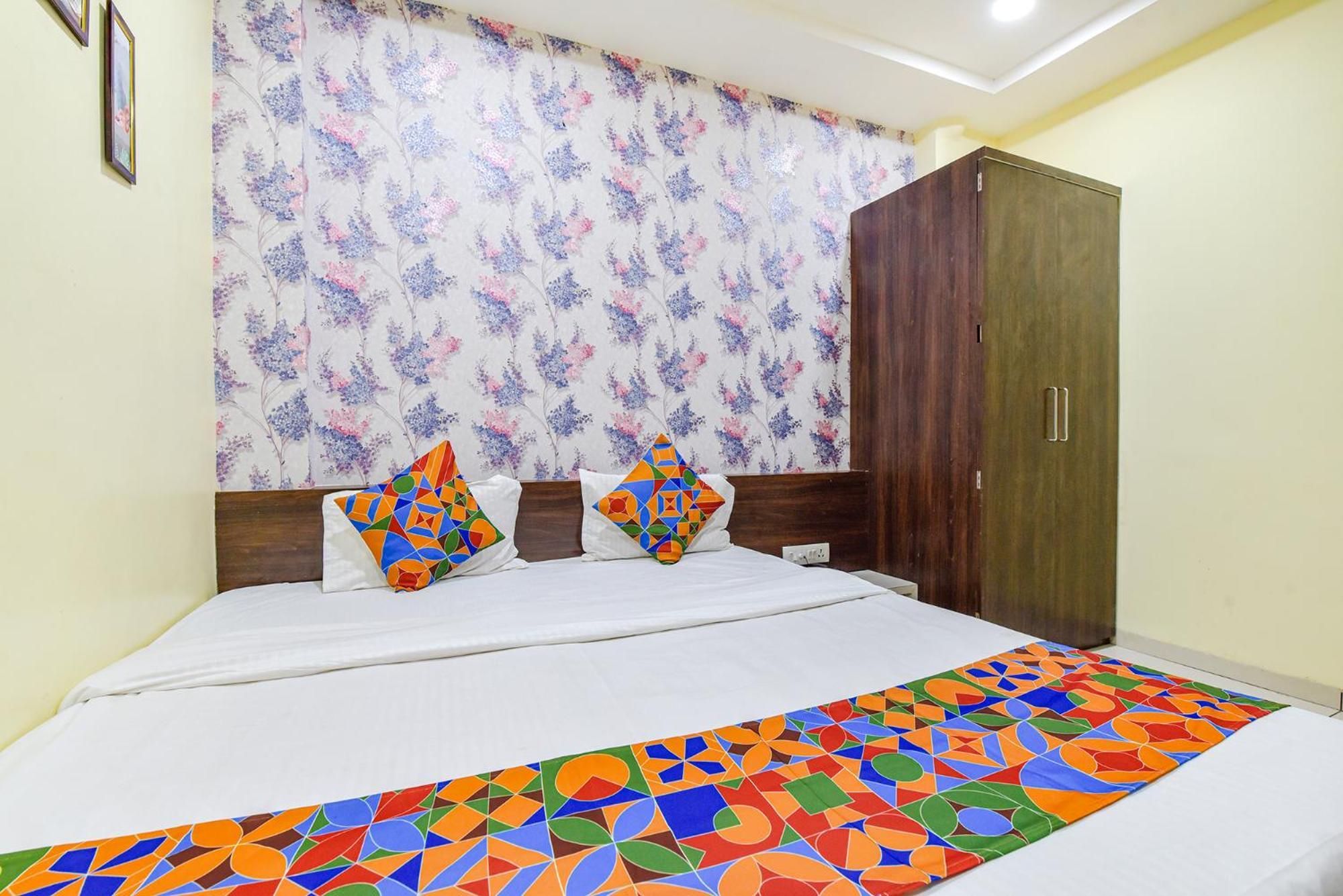 Fabexpress A2 And Restro Hotell Indore Eksteriør bilde