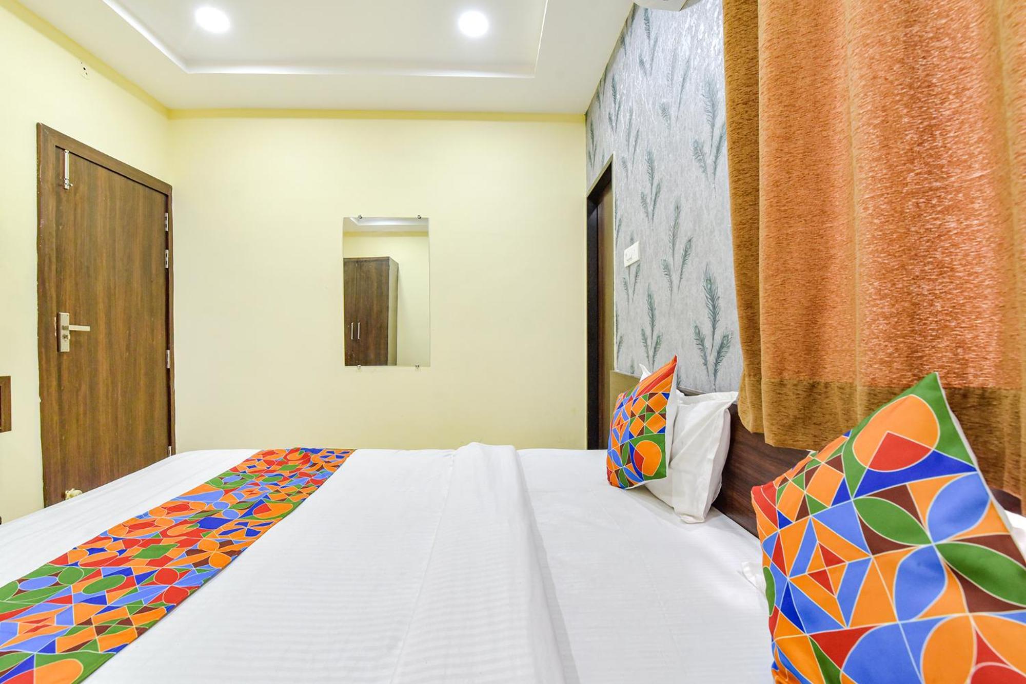 Fabexpress A2 And Restro Hotell Indore Eksteriør bilde