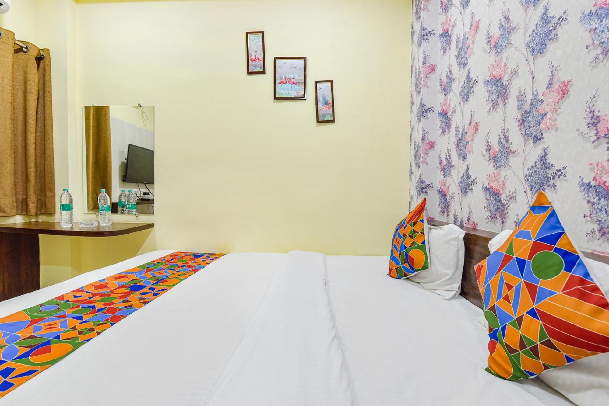 Fabexpress A2 And Restro Hotell Indore Eksteriør bilde