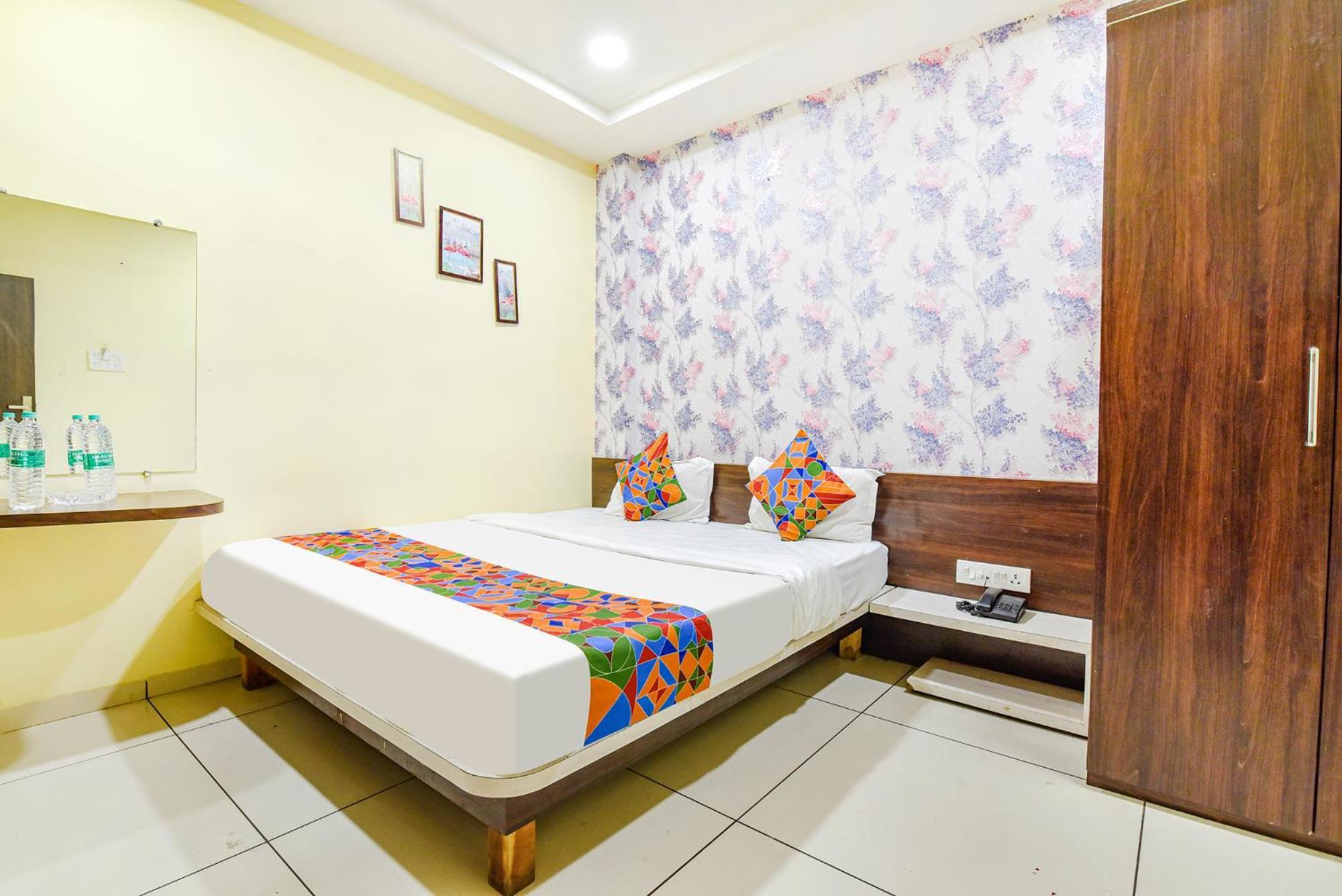 Fabexpress A2 And Restro Hotell Indore Eksteriør bilde