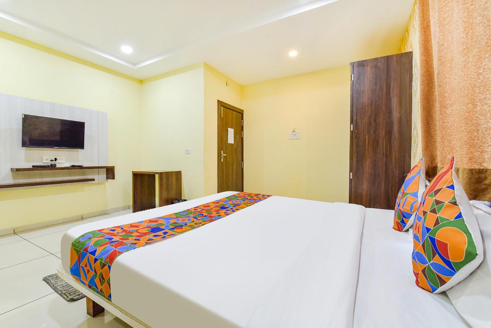 Fabexpress A2 And Restro Hotell Indore Eksteriør bilde